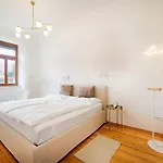 Apartment Elegant In *