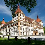 Elegant In * Graz