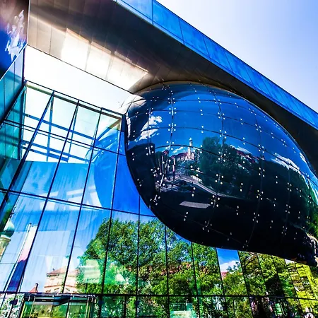 Elegante Zentrale Wohnung In Graz 公寓